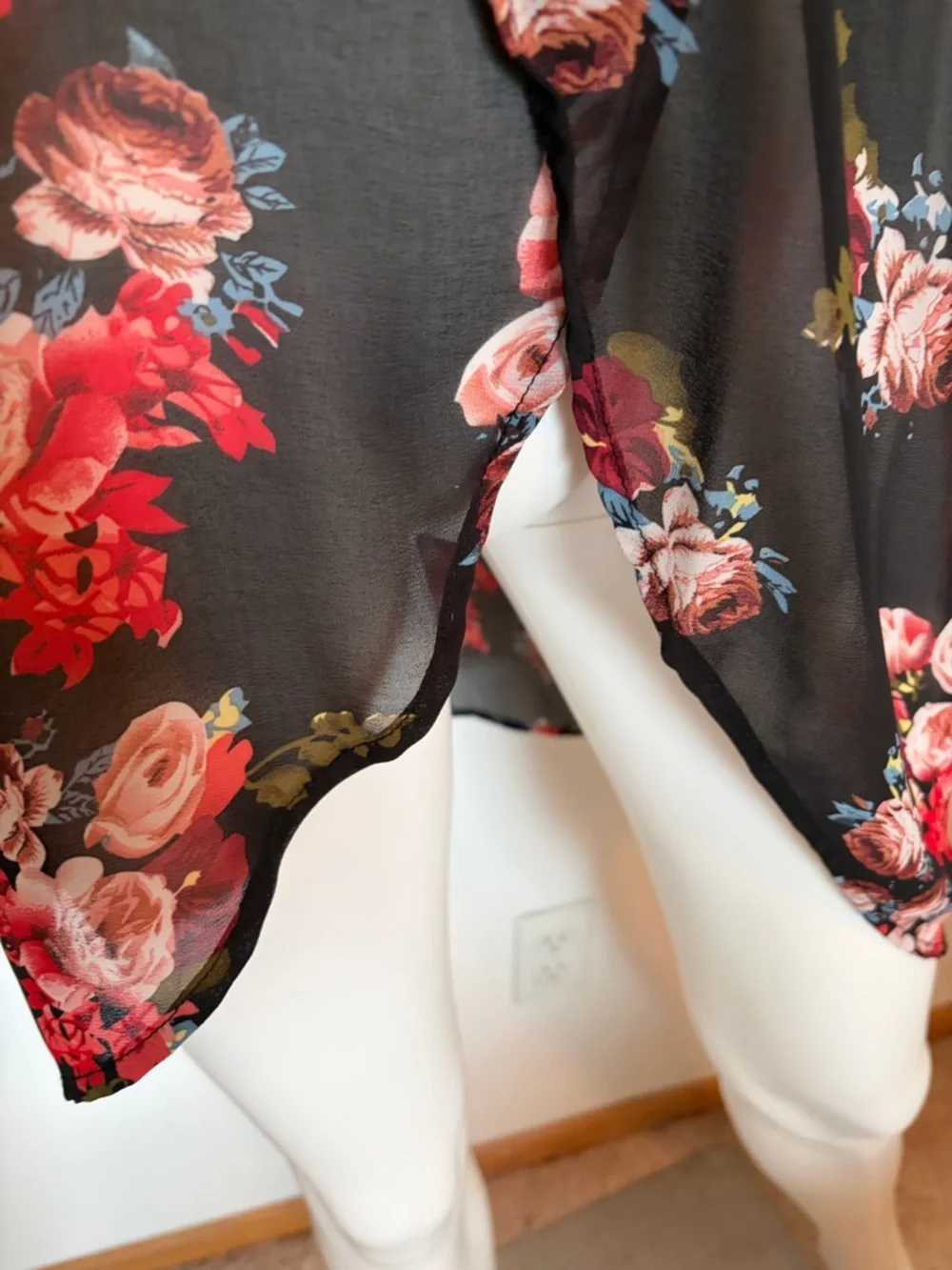 #658 Women's Floral Sheer Kimono Cardigan - Black with Red & Pink Roses - Picture 4 of 8